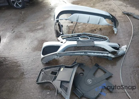 2015 Mercedes-Benz C 400 4Matic z USA, uszkodzony, nr VIN 55SWF6GB4FU003365